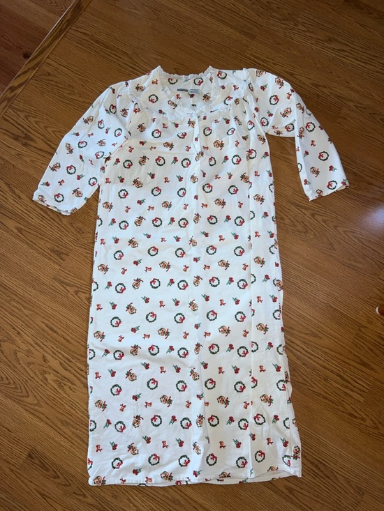 Basic Editions Other - White Vintage Christmas Wreath Nightgown
